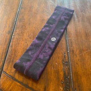 NWOT lululemon purple and black patterned grip headband stay in place